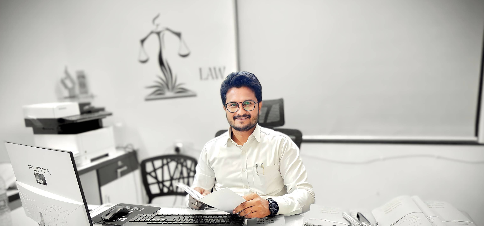 Administrative and Service Matters Advocate in Maharashtra